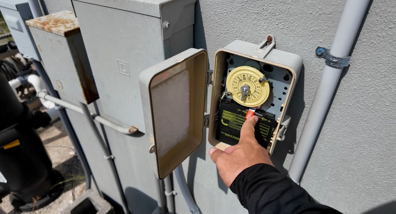 Pool filter cleaning and replacement service in Daly City, CA